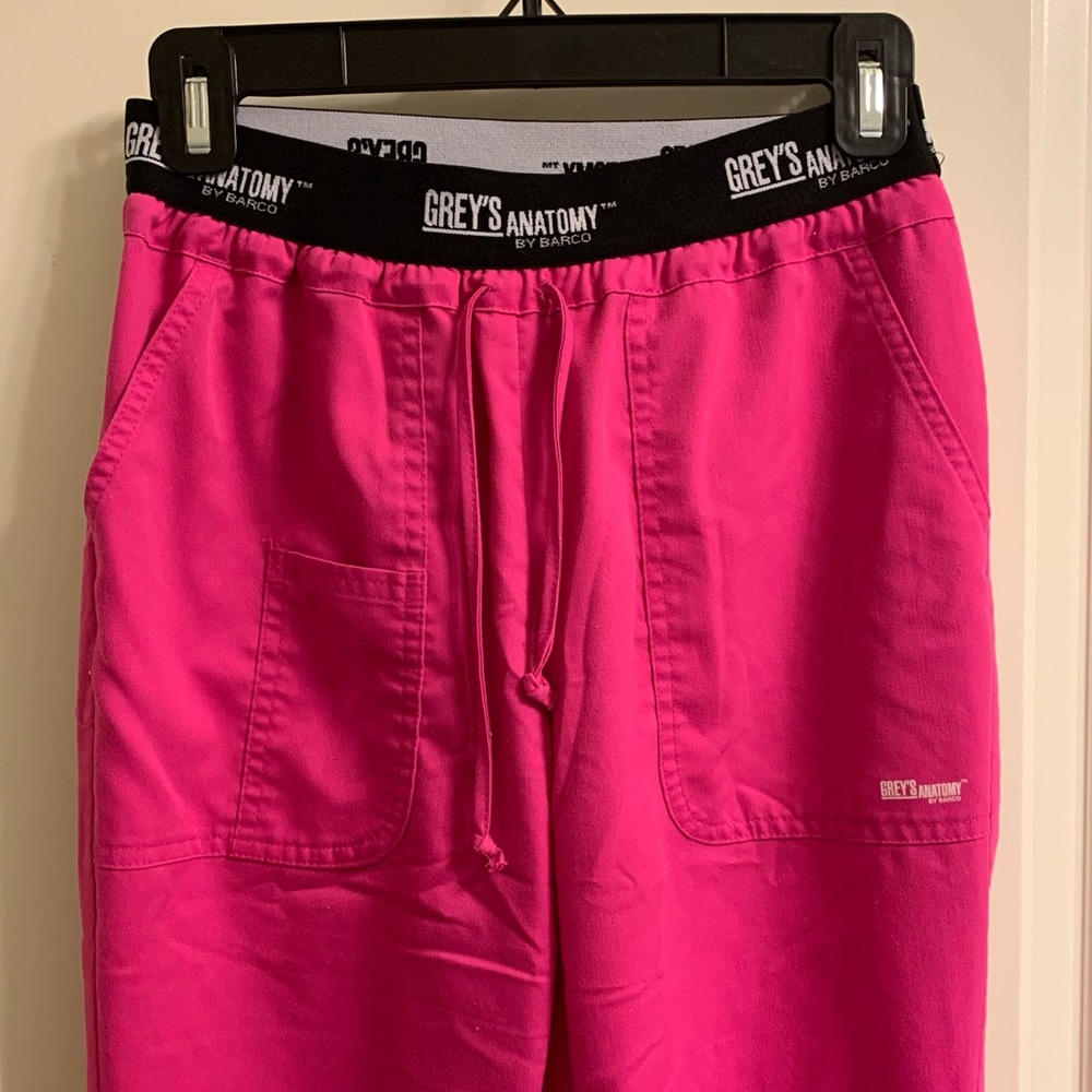 Grey’s Anatomy Athletic 3 Pocket Logo Waist Pant
